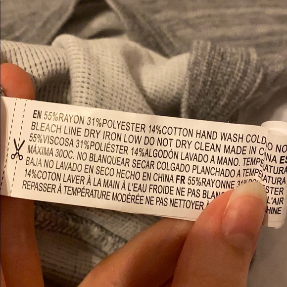 Forever 21 grey short sleeve sweater top - Picture 4 of 4